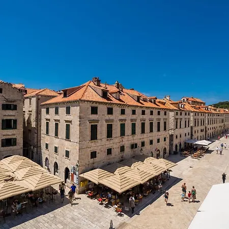 玛尔特克奇尼公寓酒店